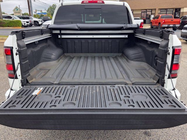 Used 2025 Nissan Frontier SV w/ SV Convenience Package RWD image 12