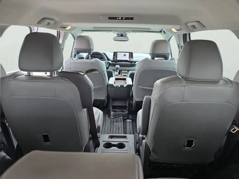 Used 2021 Toyota Sienna XLE FWD image 27