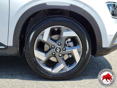 Used 2025 Hyundai Venue Limited FWD image 12