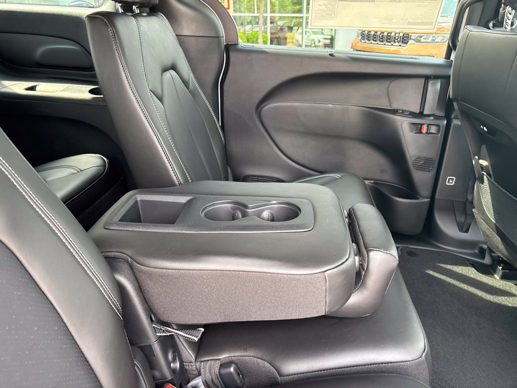 New 2027 Chrysler Pacifica Select FWD image 22
