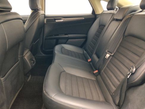 Used 2017 Ford Fusion SE w/ Equipment Group 201A FWD image 18