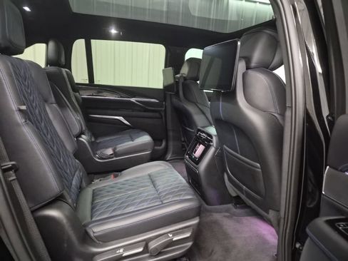 Certified 2025 Cadillac Escalade IQ Luxury 1 w/ Smart Trailering package image 22