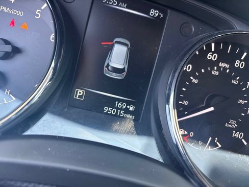 Used 2017 Nissan Rogue SL w/ SL Premium Package FWD image 16