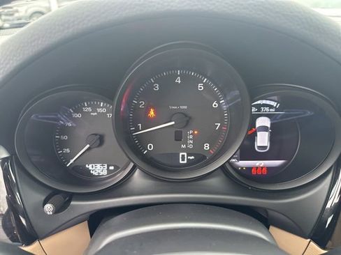 Used 2022 Porsche Macan Base image 9