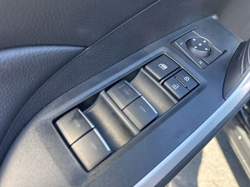 Used 2025 Toyota RAV4 XLE FWD image 9