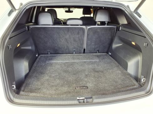 Used 2020 Volkswagen Atlas Cross Sport SE w/ Panoramic Sunroof Package image 6