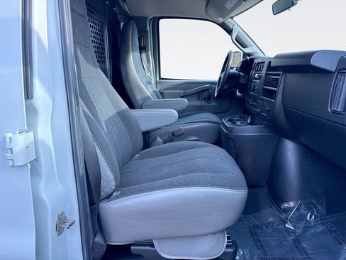 Used 2022 Chevrolet Express 2500 w/ Driver Convenience Package image 16