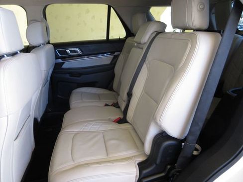 Used 2016 Ford Explorer Platinum image 26
