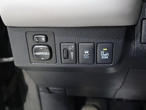 Used 2013 Toyota RAV4 Limited AWD/4WD image 30