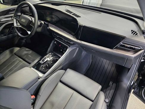 Used 2025 Audi Q5 Prestige image 11