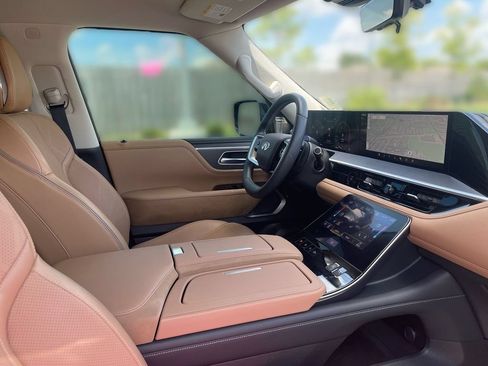 Used 2025 INFINITI QX80 Sensory AWD/4WD image 43