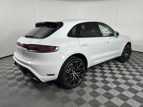 Certified 2025 Porsche Macan image 7