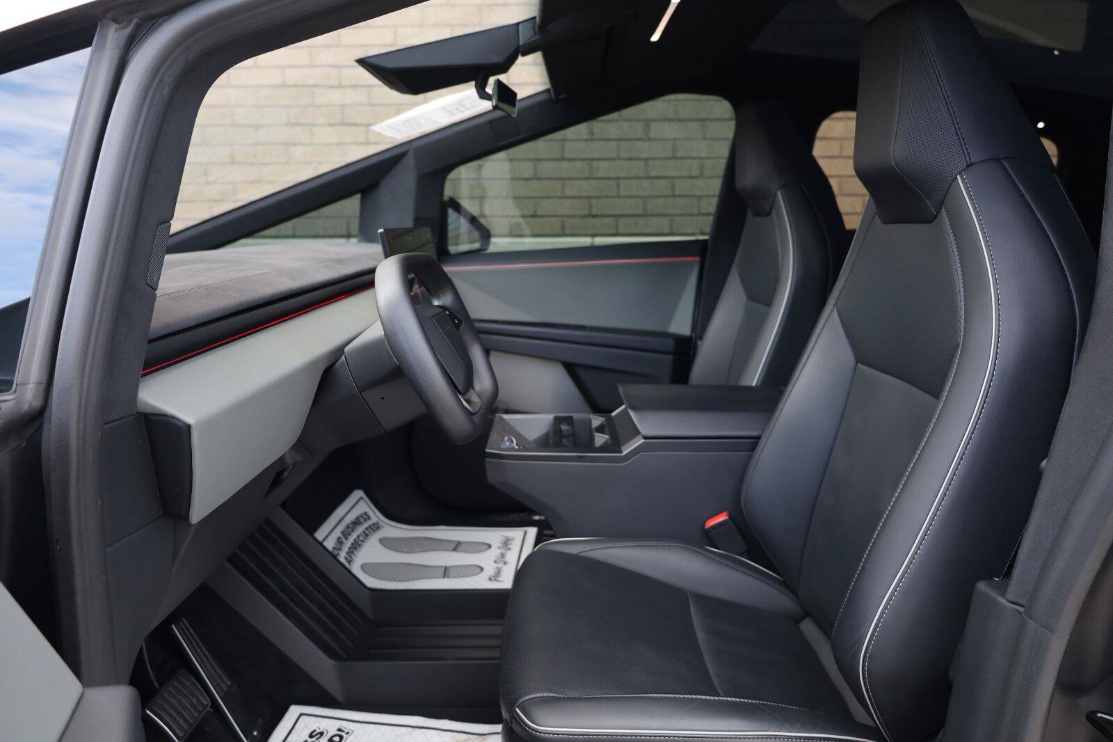 Used 2025 Tesla Cybertruck Cyberbeast AWD/4WD image 18