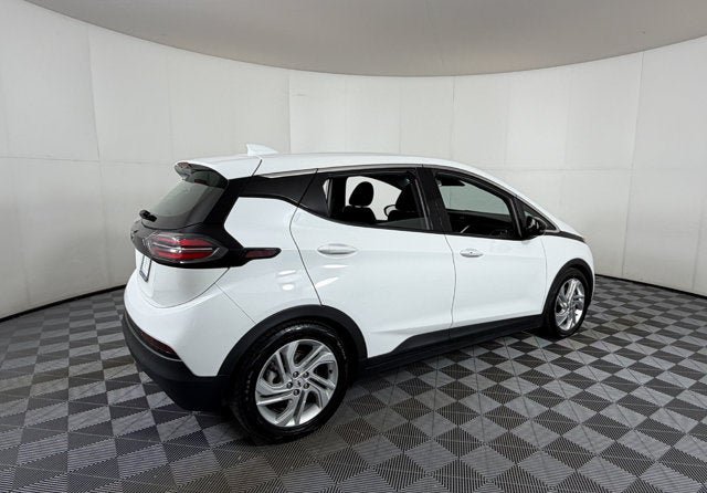 Used 2022 Chevrolet Bolt LT FWD image 4