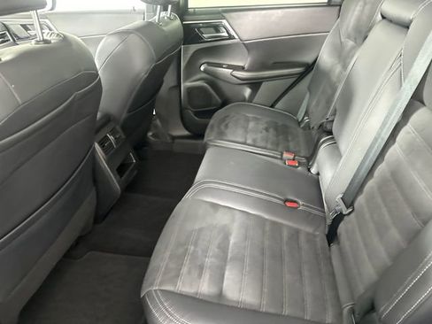 Used 2022 Mitsubishi Outlander SE AWD/4WD image 17