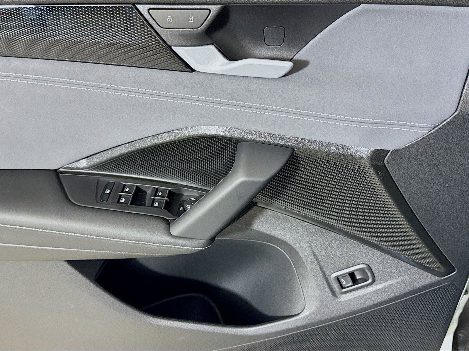 New 2026 Volkswagen Tiguan SE R-Line FWD image 15