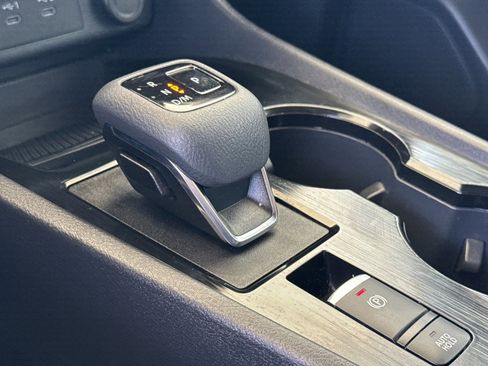 Used 2024 Nissan Rogue SV image 17