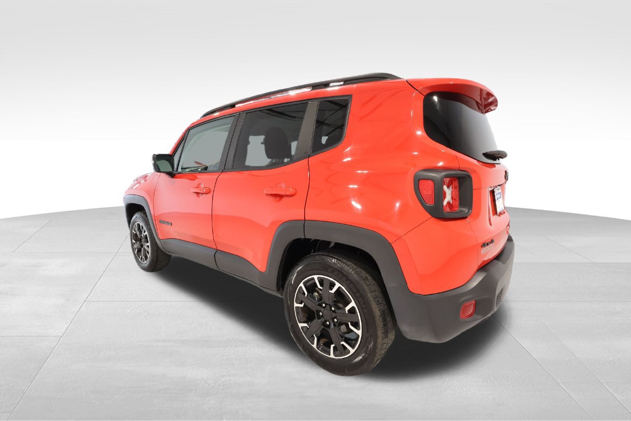 Used 2023 Jeep Renegade Latitude AWD/4WD image 2