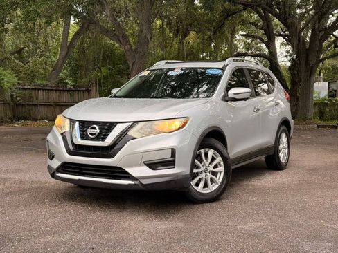 Used 2017 Nissan Rogue SV FWD image 1