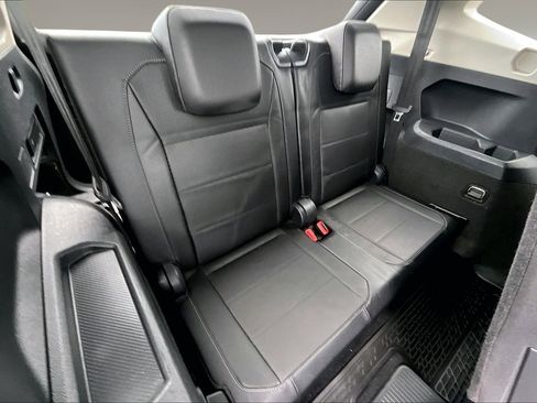 Used 2020 Volkswagen Tiguan SEL FWD image 26