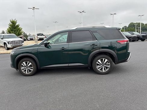 Used 2025 Nissan Pathfinder SL AWD/4WD image 16
