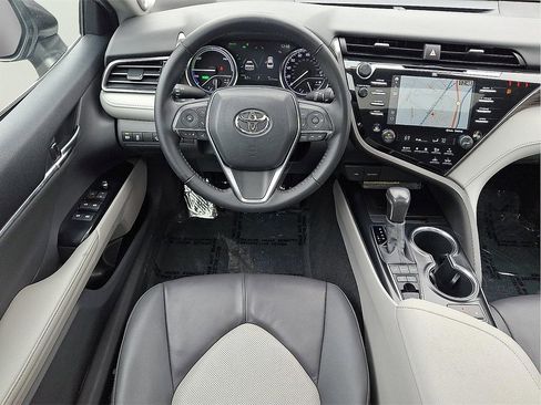 Used 2020 Toyota Camry XLE w/ Sunroof Package image 30