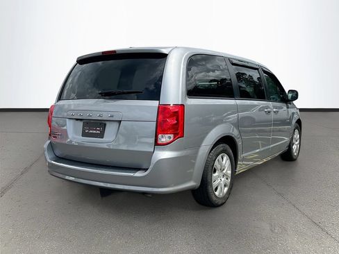 Used 2018 Dodge Grand Caravan SE w/ UConnect Hands-Free Group FWD image 7