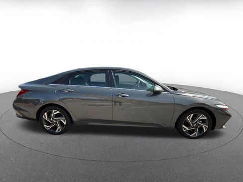 Used 2025 Hyundai Elantra SEL image 8