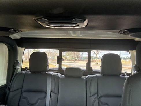 Used 2023 Jeep Gladiator Sport image 35