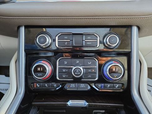 Used 2021 GMC Yukon XL Denali w/ Denali Premium Package image 24