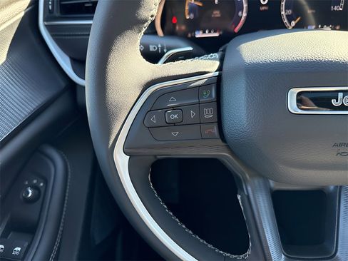 New 2025 Jeep Grand Cherokee L Altitude image 33