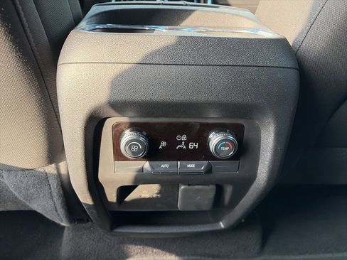 Used 2025 GMC Acadia Elevation image 12