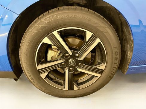 Used 2025 Nissan Sentra SV FWD image 34