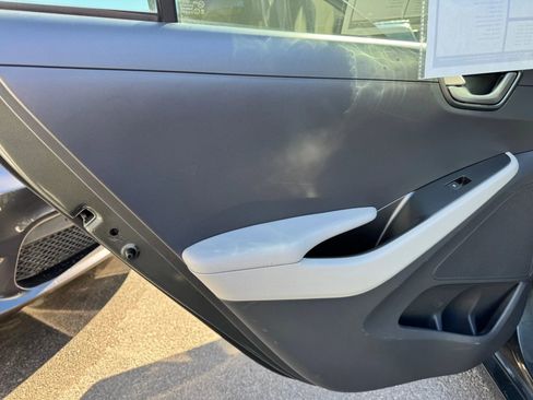 Used 2022 Hyundai Ioniq SE image 15