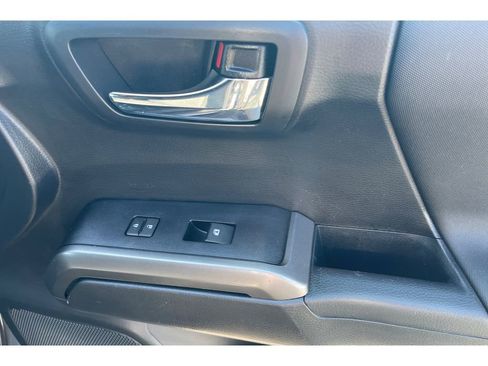Used 2019 Toyota Tacoma TRD Off-Road w/ Technology Package RWD image 20