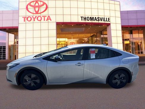 New 2024 Toyota Prius LE image 8