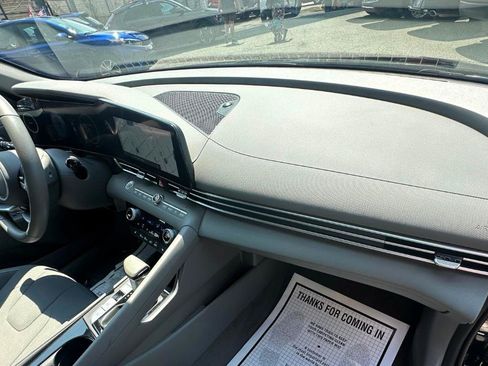 Used 2023 Hyundai Elantra SEL w/ Convenience Package FWD image 10
