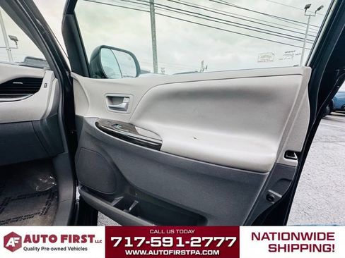 Used 2016 Toyota Sienna XLE image 23