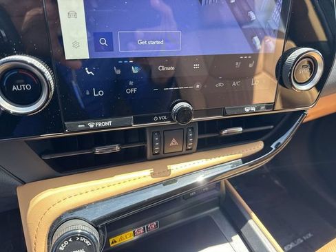 Used 2025 Lexus NX 250 FWD w/ Towing Package (2000 Lbs) image 19