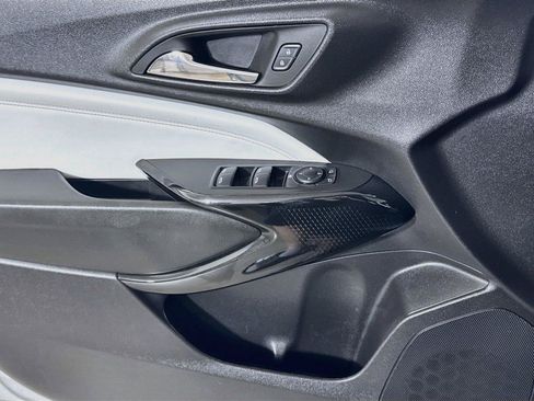 Used 2025 Chevrolet Trax LT FWD image 15