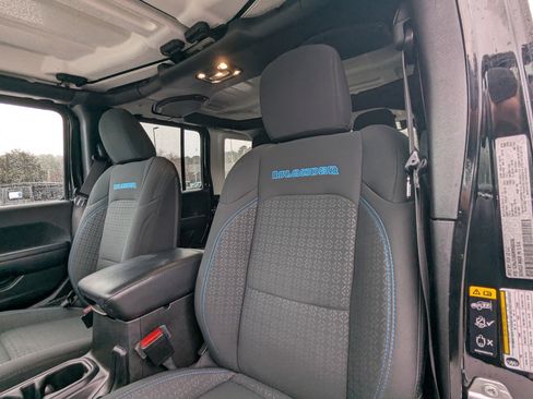 Used 2021 Jeep Wrangler Unlimited Sport image 9