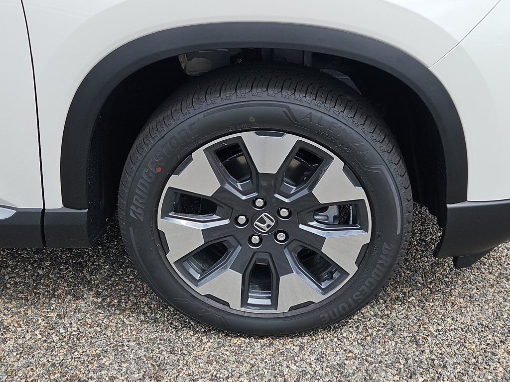 New 2026 Honda Pilot Touring image 4