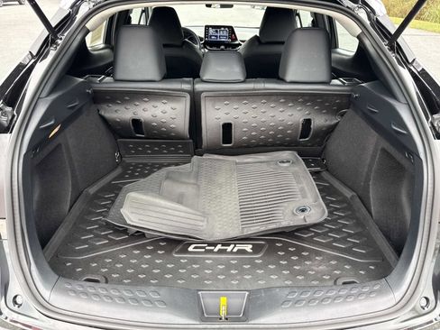Used 2021 Toyota C-HR Limited image 22