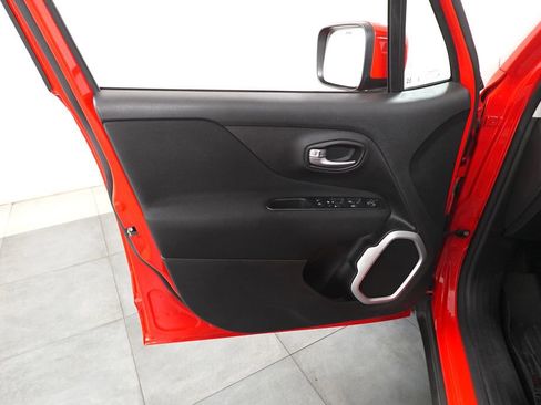 Used 2019 Jeep Renegade Latitude w/ Cold Weather Group image 8