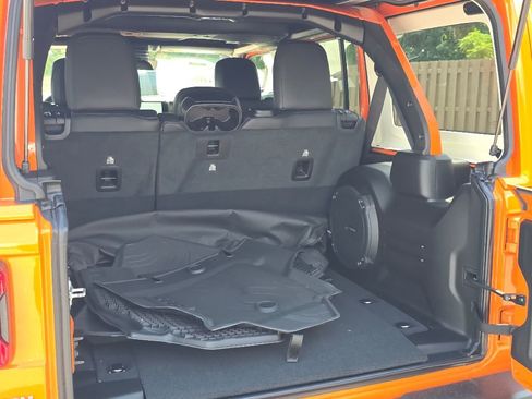 New 2025 Jeep Wrangler Unlimited Sahara AWD/4WD image 8