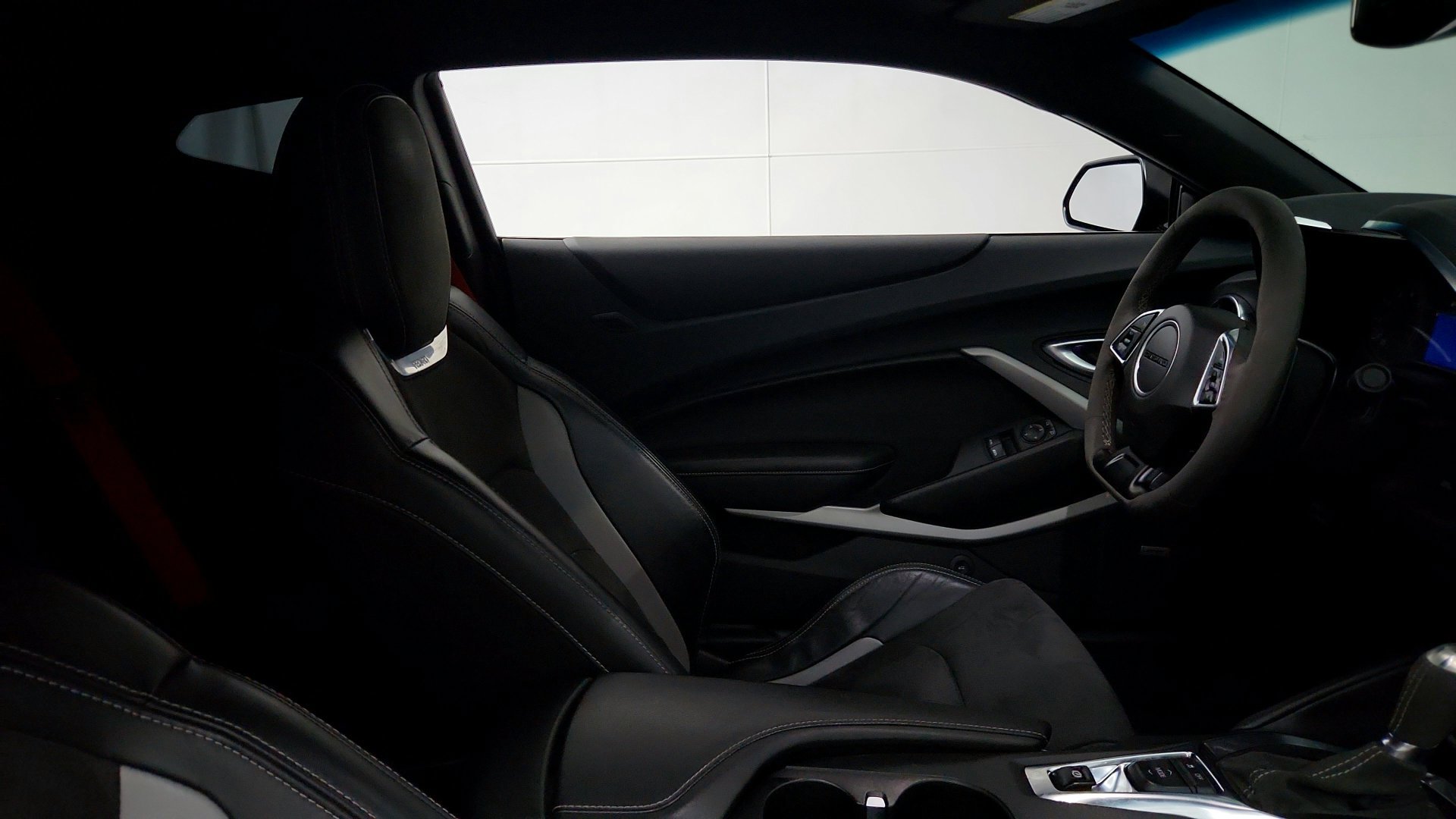 Used 2022 Chevrolet Camaro LT RWD image 25