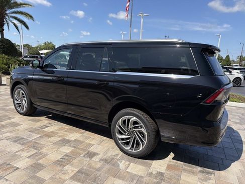 New 2026 Lincoln Navigator L Reserve AWD/4WD image 4