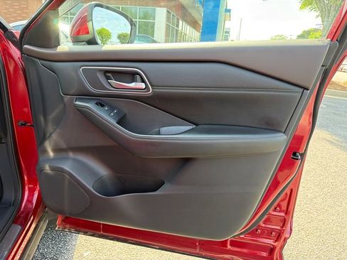 Used 2021 Nissan Rogue SV w/ Premium Package image 14