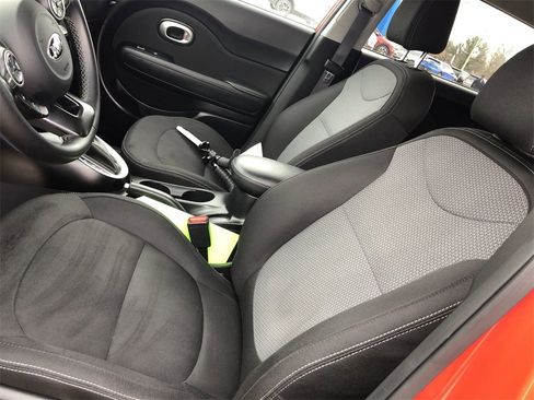 Used 2018 Kia Soul + image 11
