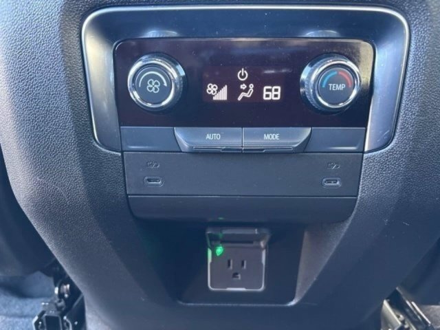 Used 2025 Chevrolet Suburban Z71 AWD/4WD image 38